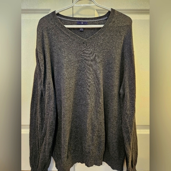 Gap Dark Heather Gray V-Neck  Sweater (Large) - Picture 1 of 3